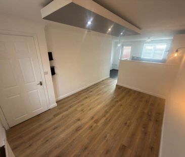 2 bedroom semi-detached house to rent - Photo 3