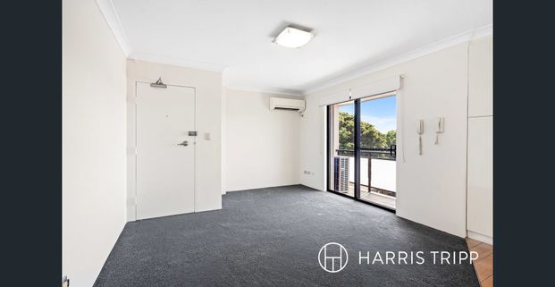 Convenient, Light Filled Apartment In Desirable Location - Photo 1