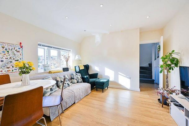 3 bedroom flat to rent - Photo 1