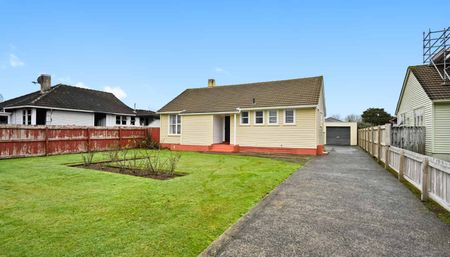 Charming Three Bedroom Home in the Heart of Fairfield - Photo 2