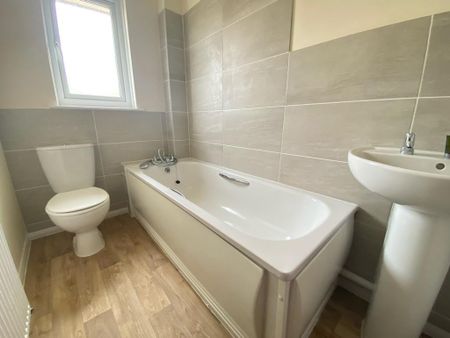 2 bedroom semi-detached house to rent - Photo 5