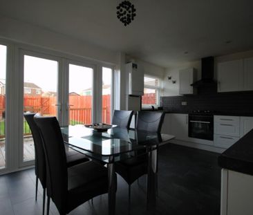 3 bedroom detached house to rent - Photo 2