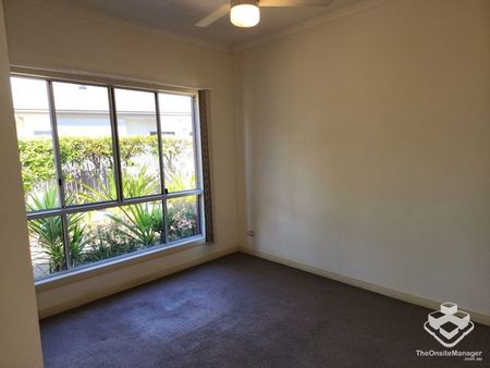 3 bed, 2 bath Unit - Photo 3