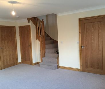 3 bedroom semi-detached house to rent - Photo 1