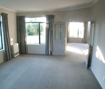 14 Milford Street, Aotea - Photo 2