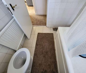 Lawn Gardens Luton, LU1 - Photo 2