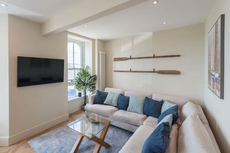 High Street - Photo 2