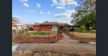 3 BEDROOM FAMILY HOME - Photo 4