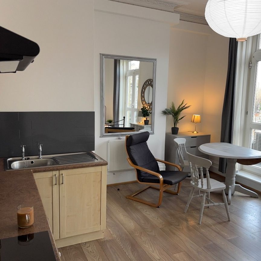 Studio Flat, Shepherds Bush Road, W6 - Photo 1