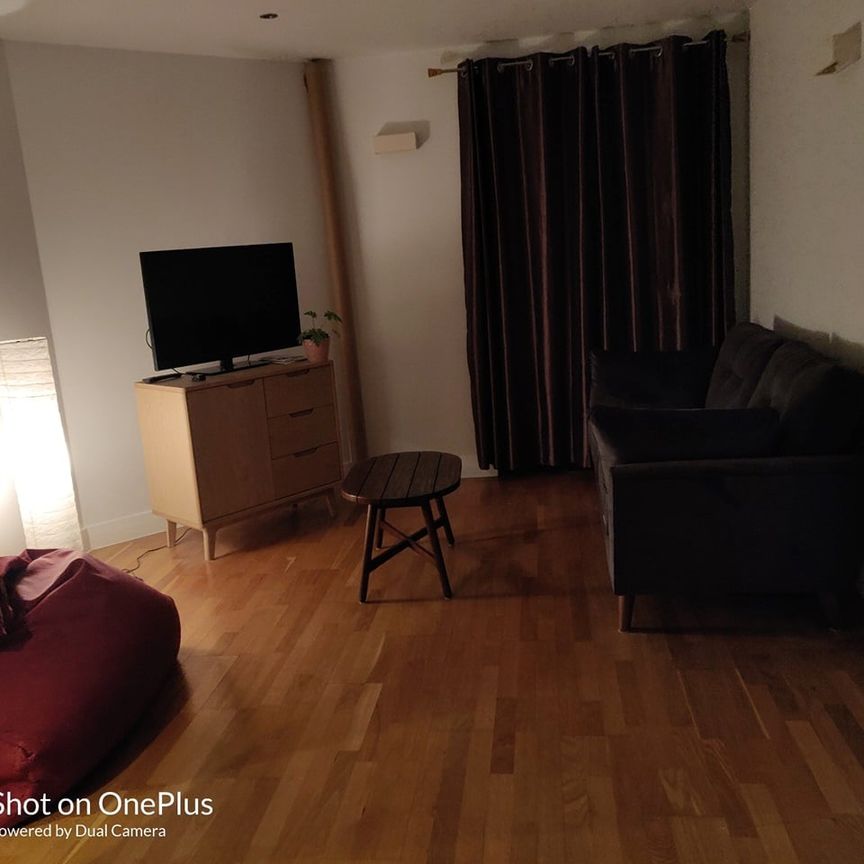 2 Bed Flat, Ellesmere Street, M15 - Photo 1