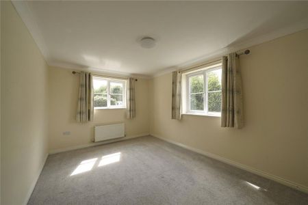 4 bedroom detached house to rent - Photo 2