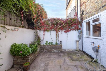 4 bedroom terraced house to rent - Photo 3