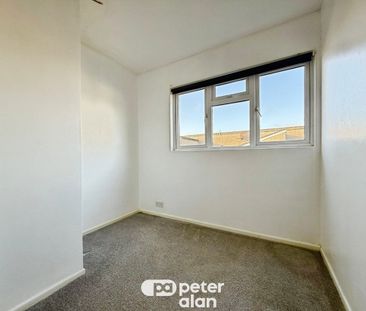 West View, Taffs Well, CARDIFF - Photo 4