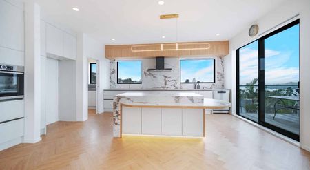 Designer 5 Bedroom Home Hillsborough - Photo 3