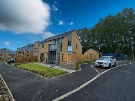4 bedroom detached house to rent - Photo 2