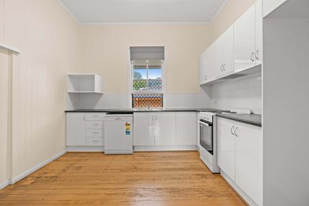 Immaculate Character Home With Stunning Views! - Photo 5
