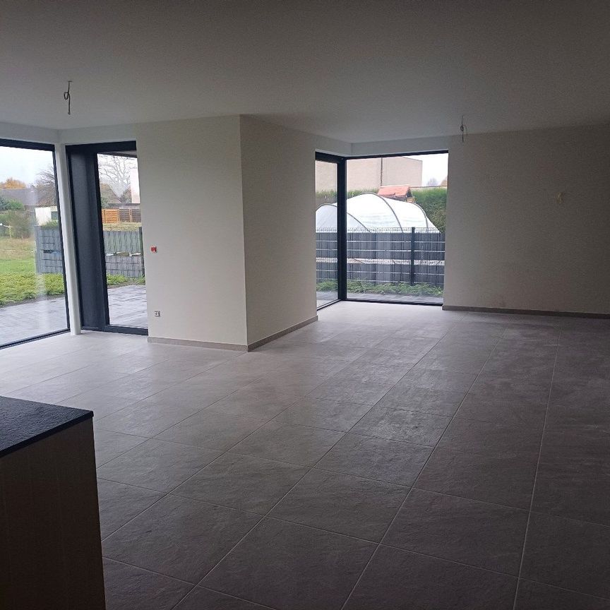 Instapklaar bijna energie-neutraal 2 slaapkamer appartement met ruim zuid terras - Photo 1