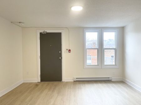 4 Victoria Avenue South apartment — Hamilton, ON (1-Bedroom) - 1 Bedroom - Photo 3