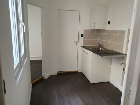Location Appartement 1 pièce 12m² POITIERS 86000 - Photo 2