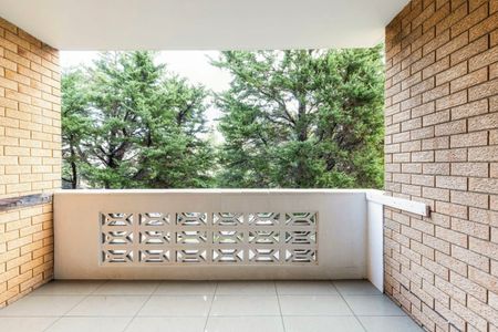 Renovated Beachside Apartment With Balcony & Garage - Photo 3