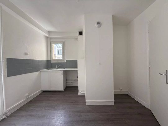Rental Apartment Paris 10th Saint-Vincent-de-Paul - Photo 1