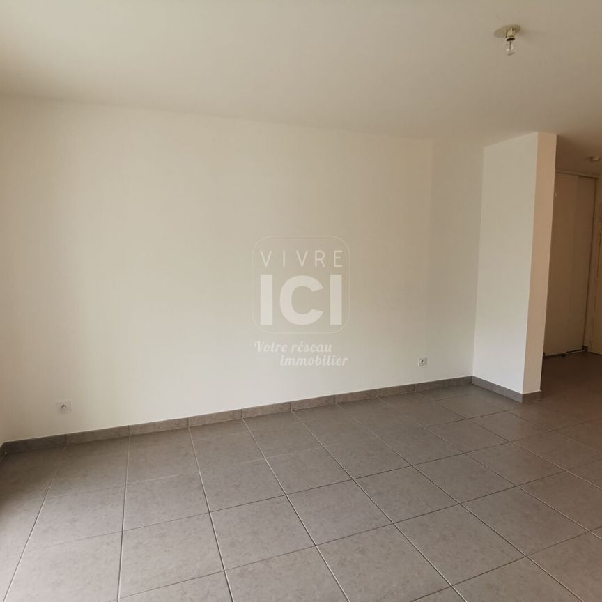 Appartement T2 de 43.13 m² avec balcon + stationnement - Centre ville TREILLIERES - Photo 1