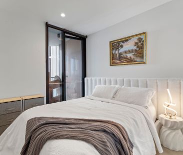 Stylish Living In PM residence - Photo 4