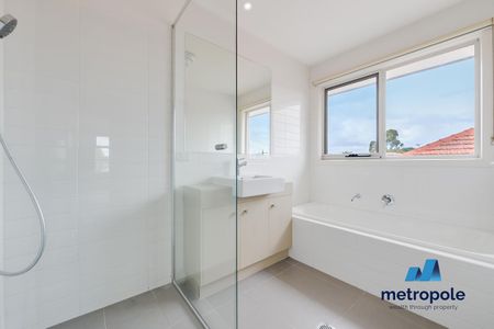 21B Rae Street, BENTLEIGH EAST, VIC - Photo 2