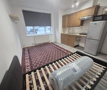 London, NW10 - Photo 1