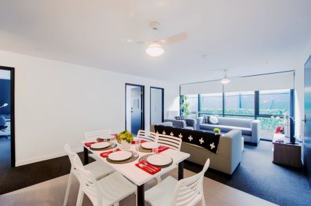 6 Bedroom Apartments - Photo 5