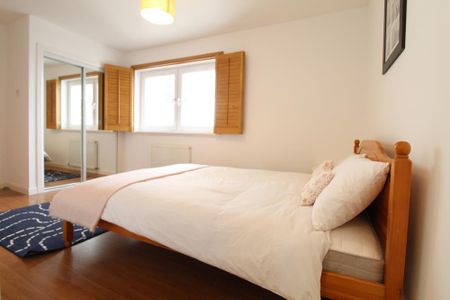 3 bedroom flat to rent - Photo 5