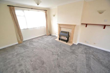 3 bedroom semi-detached house to rent - Photo 2