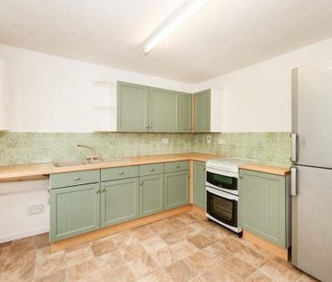 2 bedroom semi-detached house to rent - Photo 5