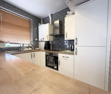 3 Bedroom House - Mid Terrace To Let - Photo 6