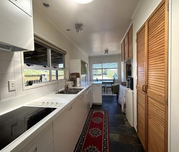 Warm & Sunny 3 bedroom Home with Views - Photo 1