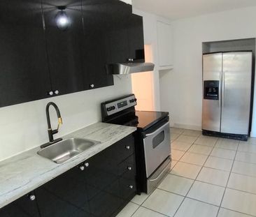 6348 Av. Coolbrook - Photo 1