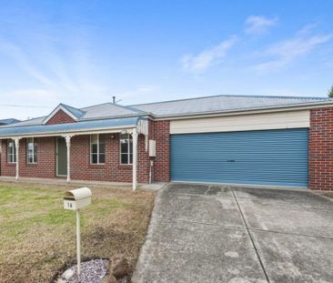 Three Bedroom Family Home in Ballarat East - Photo 2