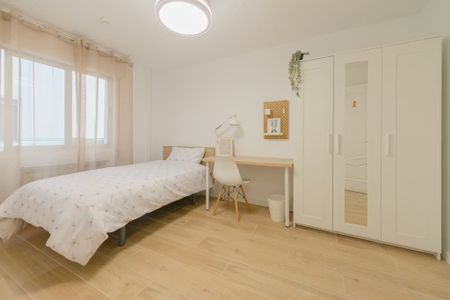 Calle de Pizarro, Getafe, Community of Madrid 28902 - Photo 5