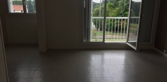 TILLIERES SUR AVRE - T4 de 80 m² - Photo 2