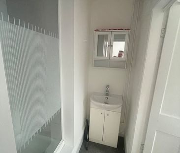 Studio Flat, Albert Road, B33 - Photo 5