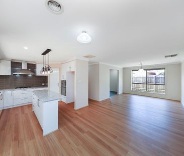 Family Home in Court Location! - Photo 4