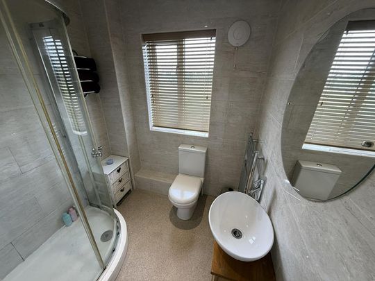 4 bedroom semi-detached house to rent - Photo 1