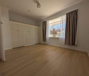 4 Huntington Street: Modernized Comfort Near Schools and Shops - Photo 6