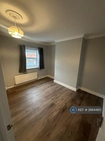 4 bedroom terraced house to rent - Photo 4