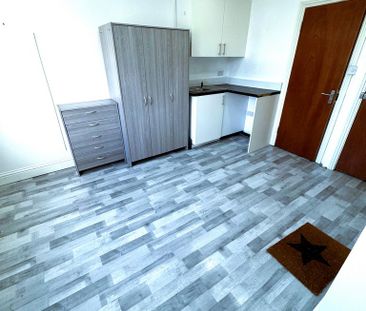 Studio to rent - Photo 1