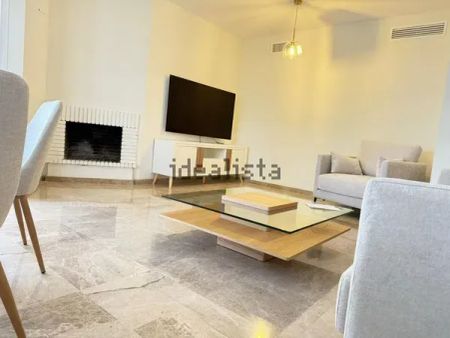 Alquiler de dúplex en Urbanización Los Naranjos de Marbella - Photo 2