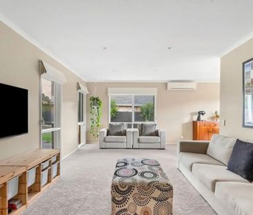 STUNNING HOME IN IDEAL LOCATION - Photo 5