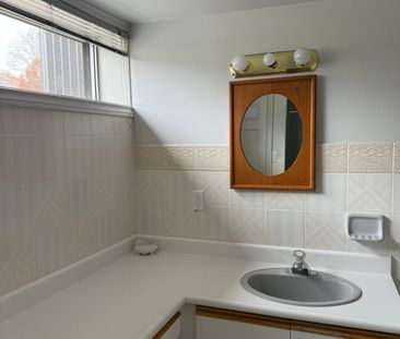 For Lease - 46 Dorengate Drive, Vaughan, Ontario - Photo 5