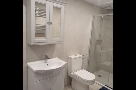 Room in a Shared House, Prestwich, M25 - Photo 3