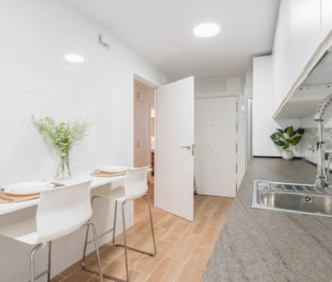 Beautiful room in Plaza España with private bathroom - Photo 2